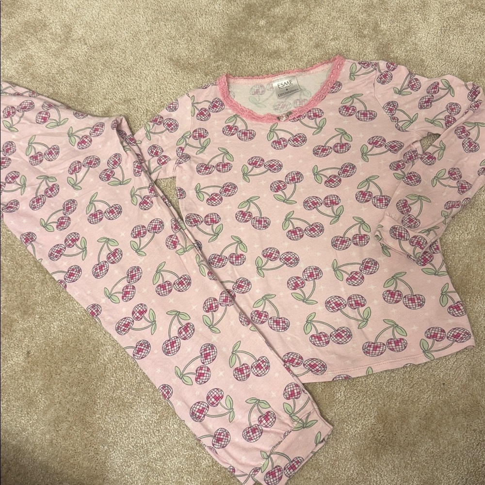 ESME pajama set
Smoke free pet free home
Amazing condition